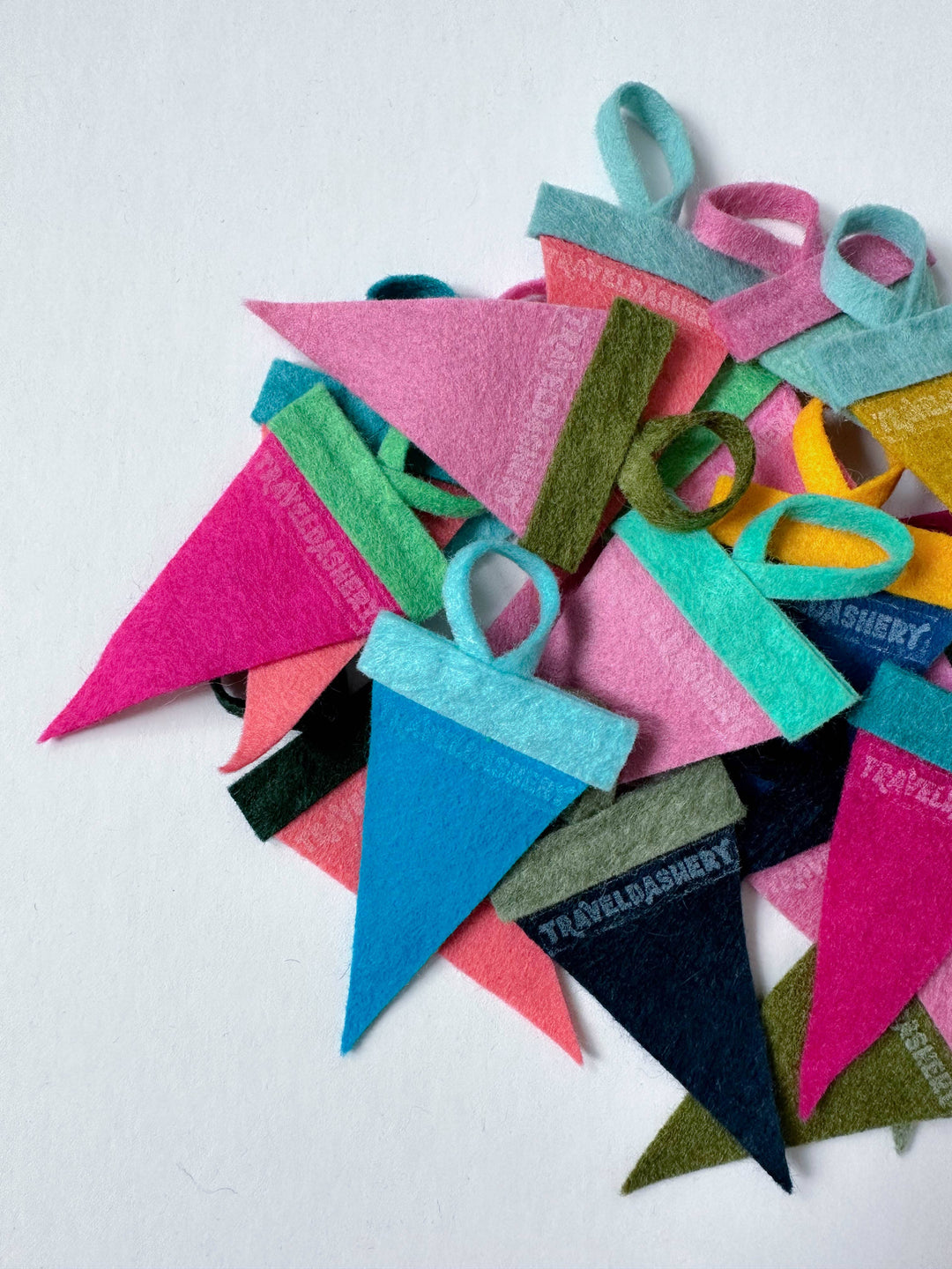 Custom mini pennant : retro colors: Default : mixed (one of each color)