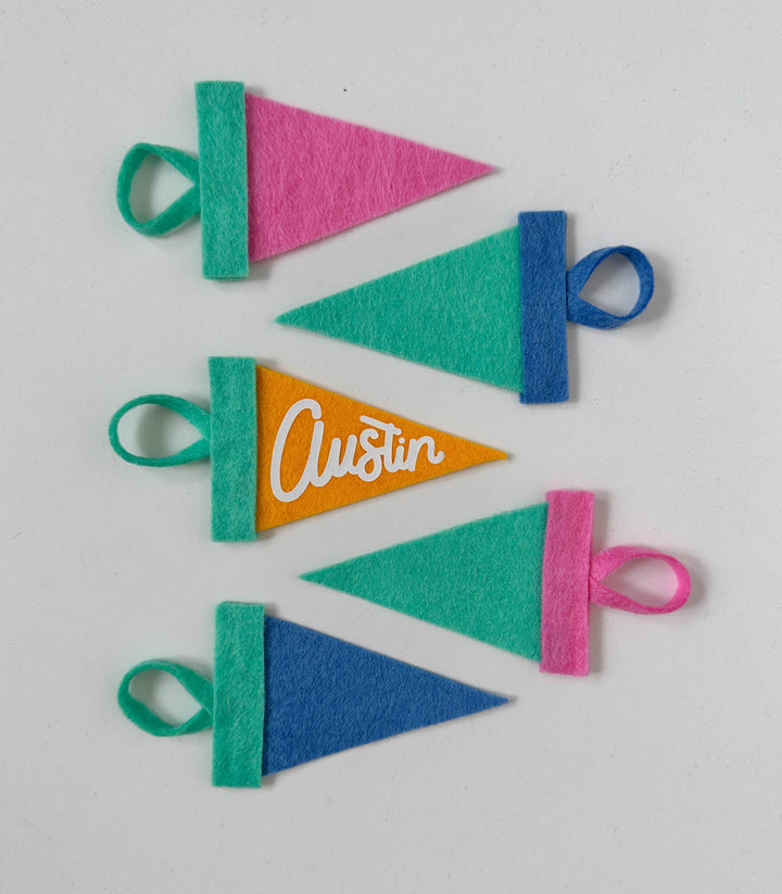 Custom mini pennant : retro colors: Default : mixed (one of each color)