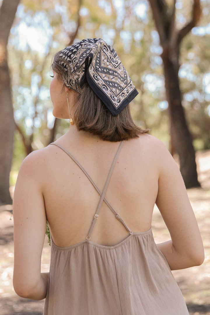 Floral Vine Neckerchief – Perfect Retro Bandana Accessory: Black