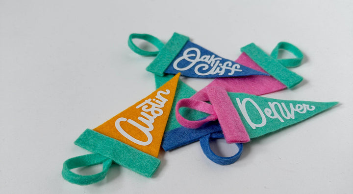 Custom mini pennant : retro colors: Default : mixed (one of each color)