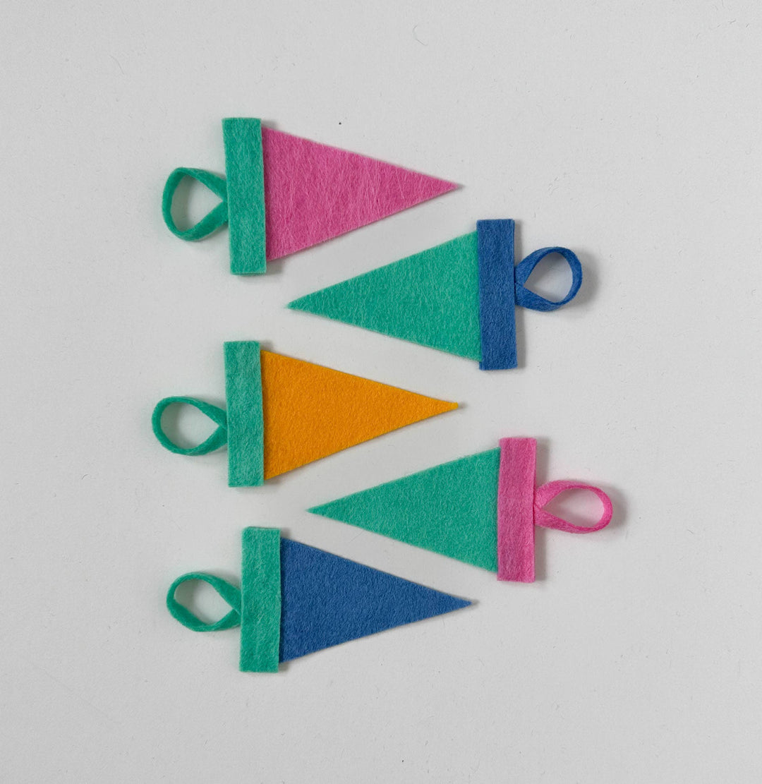 Custom mini pennant : retro colors: Default : mixed (one of each color)