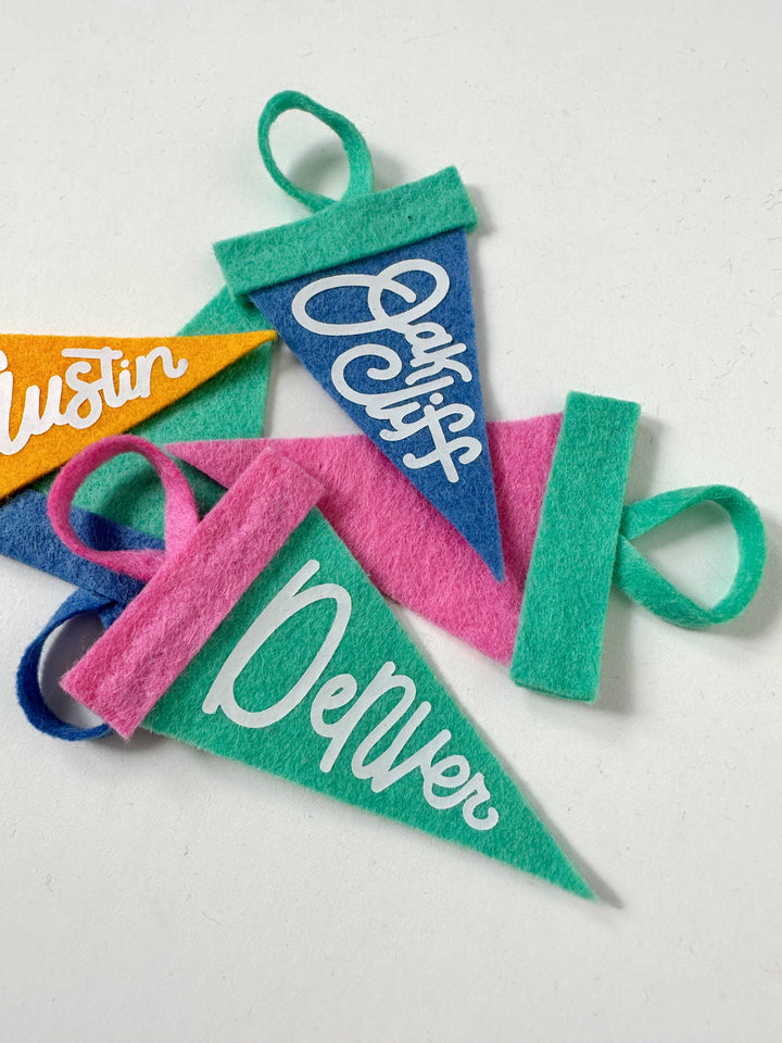 Custom mini pennant : retro colors: Default : mixed (one of each color)