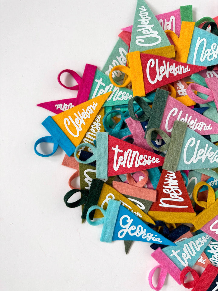 Custom mini pennant : retro colors: Default : mixed (one of each color)